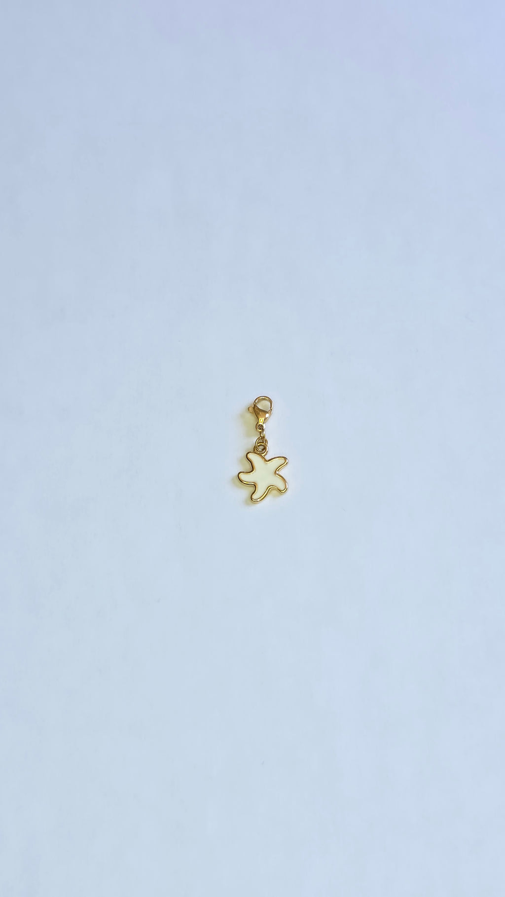 Charm Étoile de Mer doré et blanc en acier inoxydable