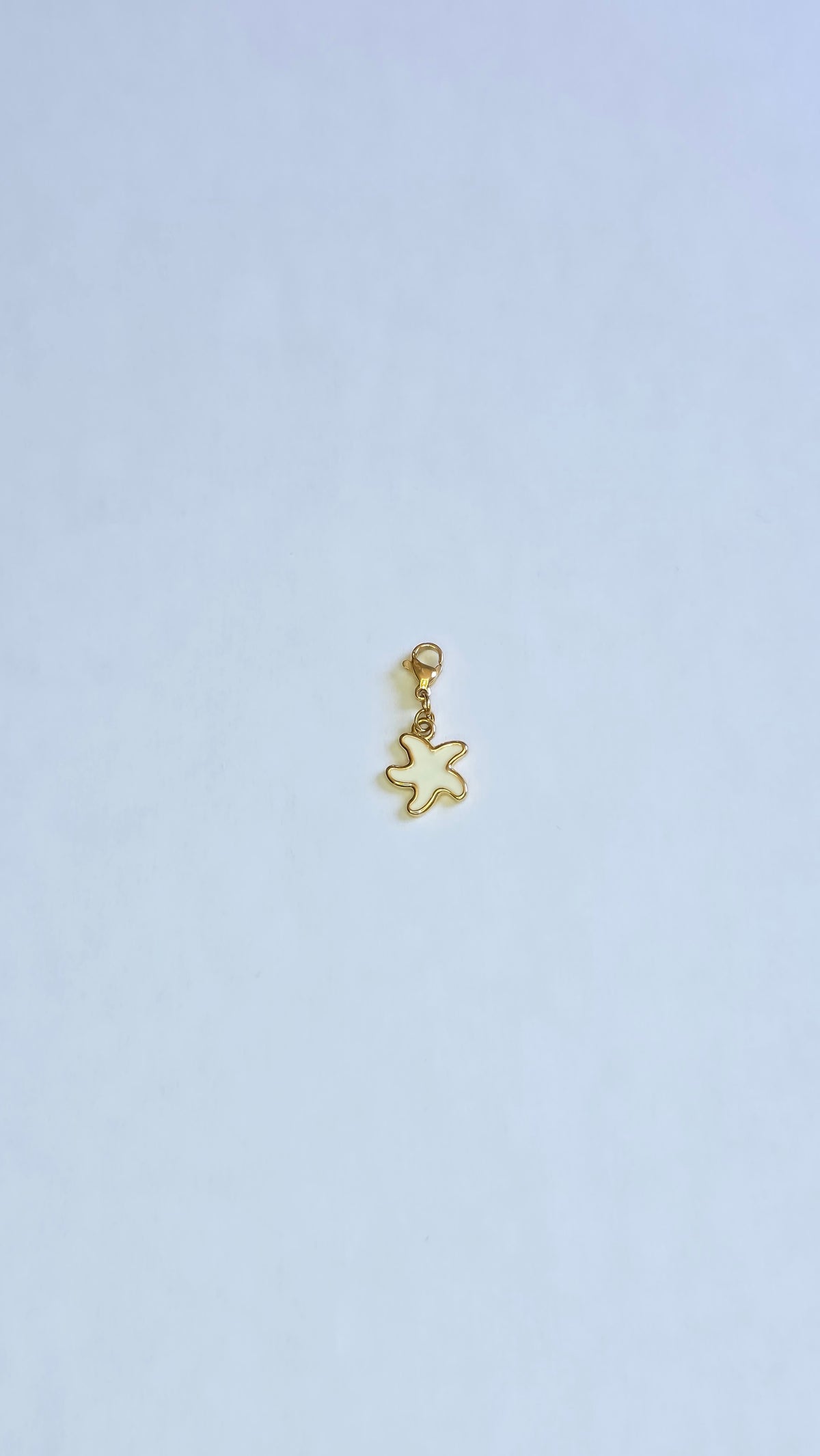 Charm Étoile de Mer doré et blanc en acier inoxydable