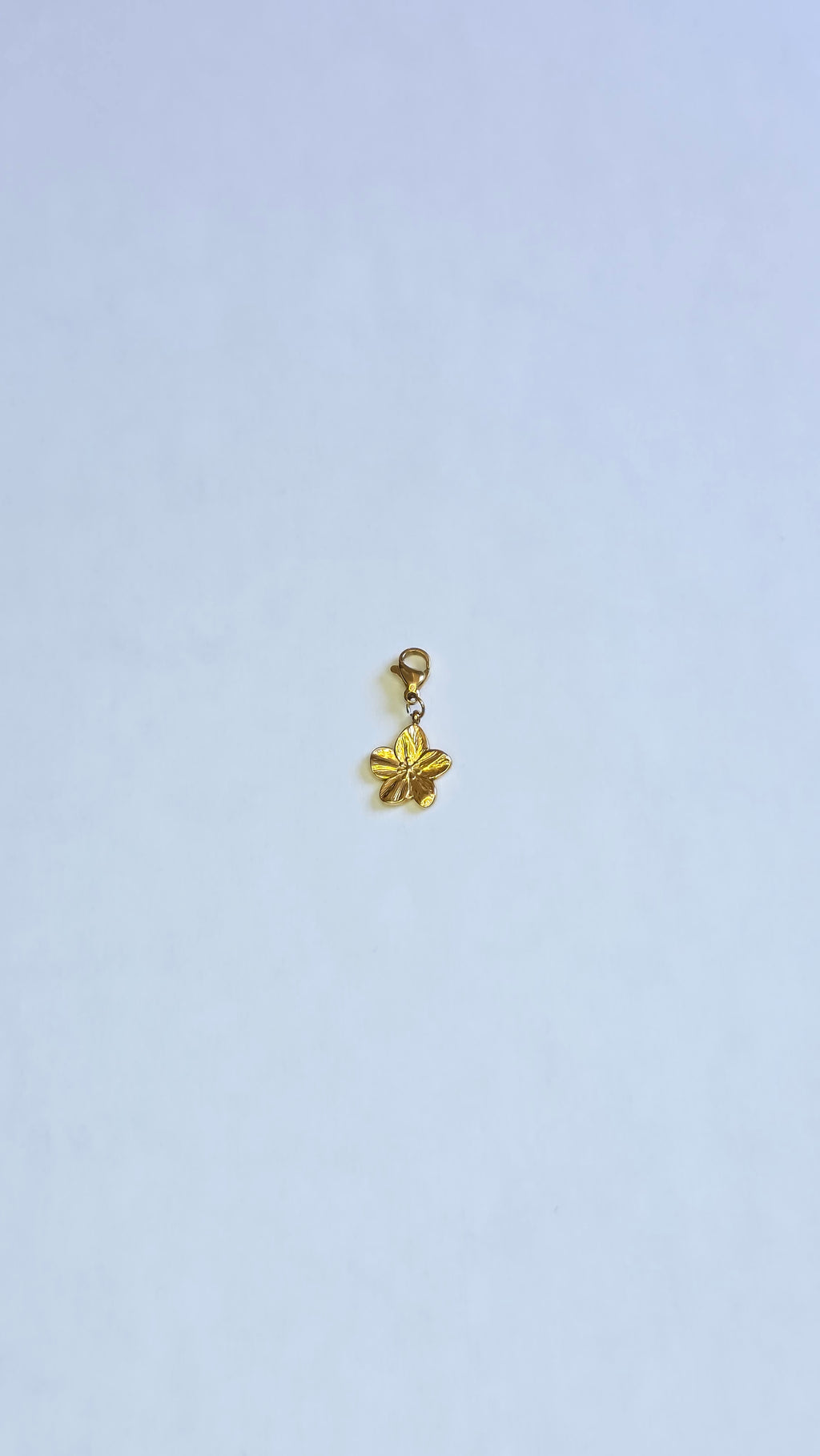 Charm Petite Fleur de Cerisier doré en acier inoxydable