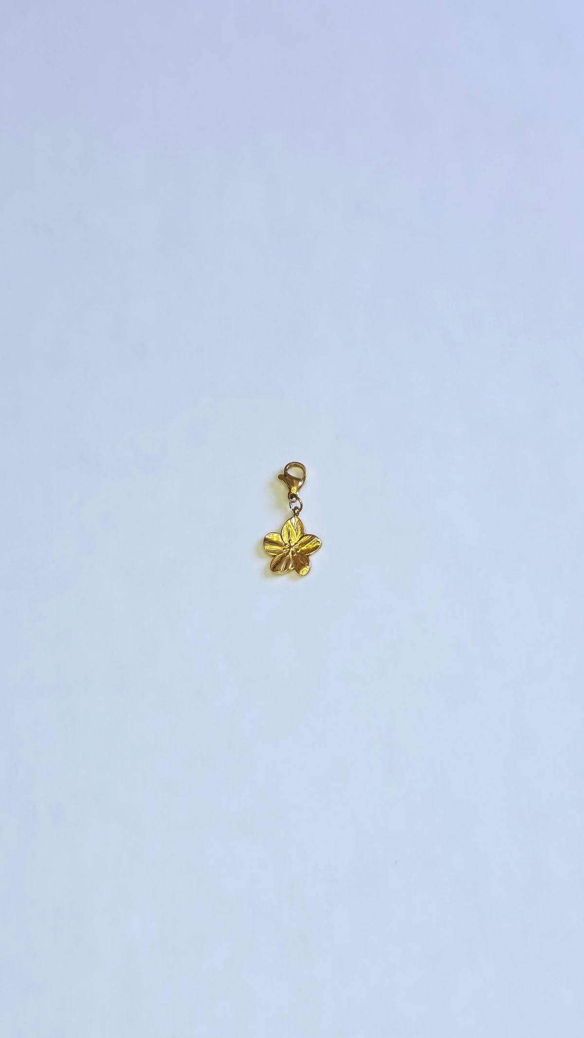 Charm Petite Fleur de Cerisier doré en acier inoxydable